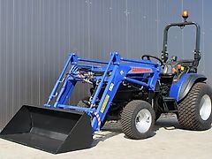 Farmtrac 26 mit Frontlader und Rasenbereifung